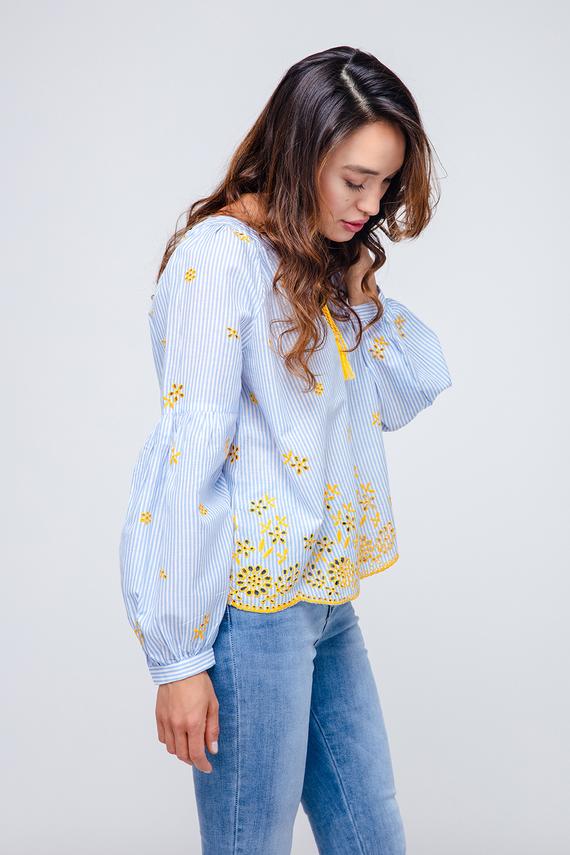 Bluse mit Schnürung und Lochmuster