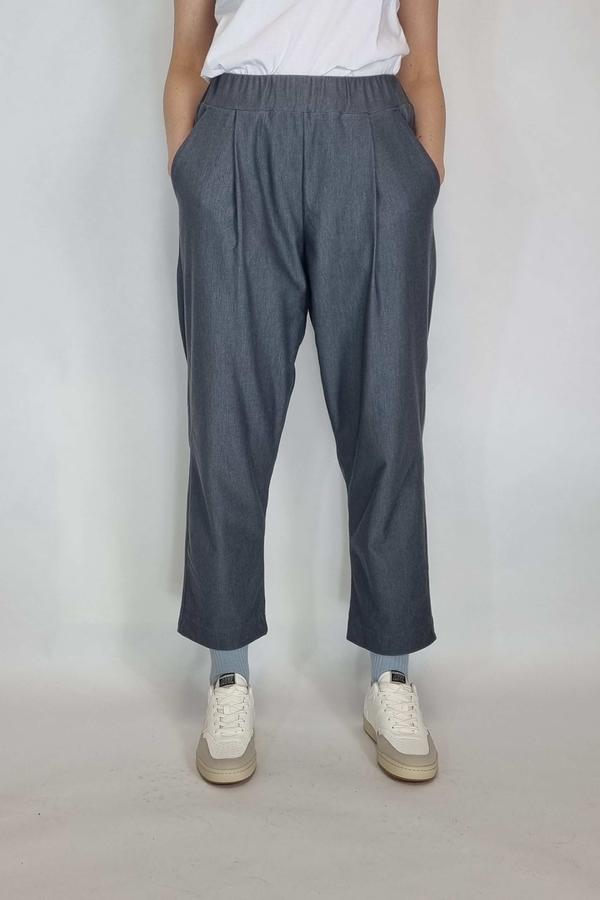 Faire Hose mit Bundfalten Denim Stretch grau vegan und regional hergestellt