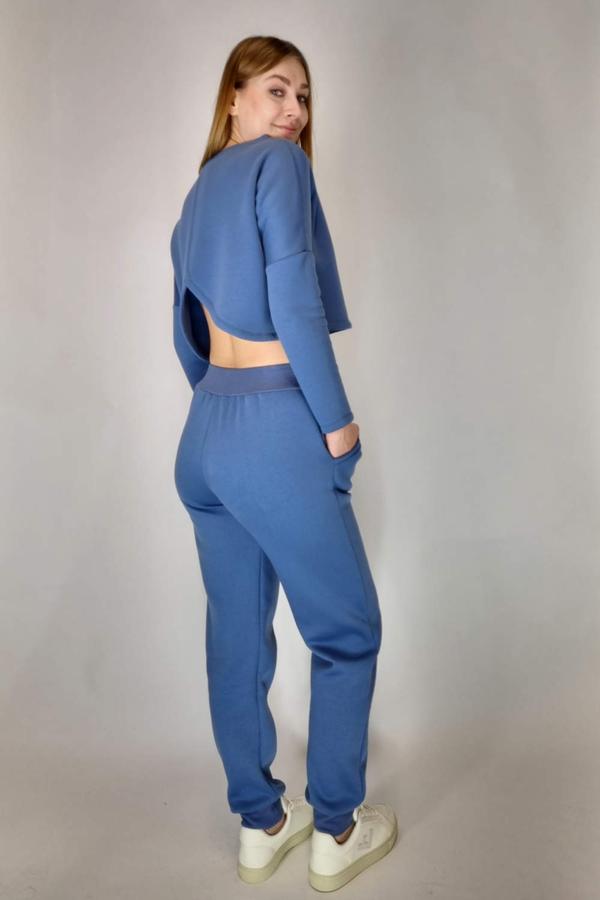 Faire Jogginghose mit gerader Passform aus dickem, blauem Sweatstoff von LUMEN ORGANIC