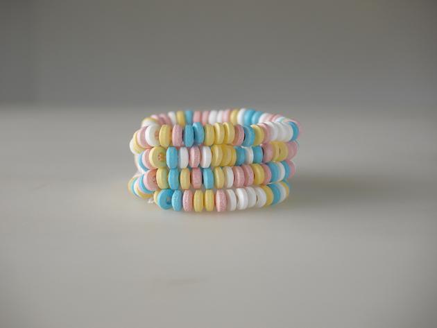 One dollar’s worth of candy necklaces from China, 2010 | Edition 6+2 AP, Serie: 