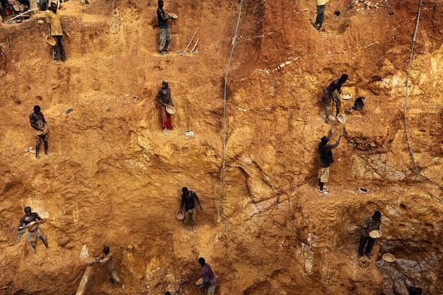 De Monay I, 2009 | Edition 2, 1/2 - Ghana gold series | Artikelnummer: GSO_13_120x175_FAG_SR1
