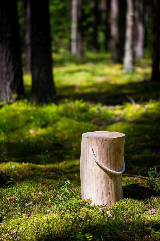 Holzhocker & kleiner Beistelltisch aus Baumstamm skandinavisch