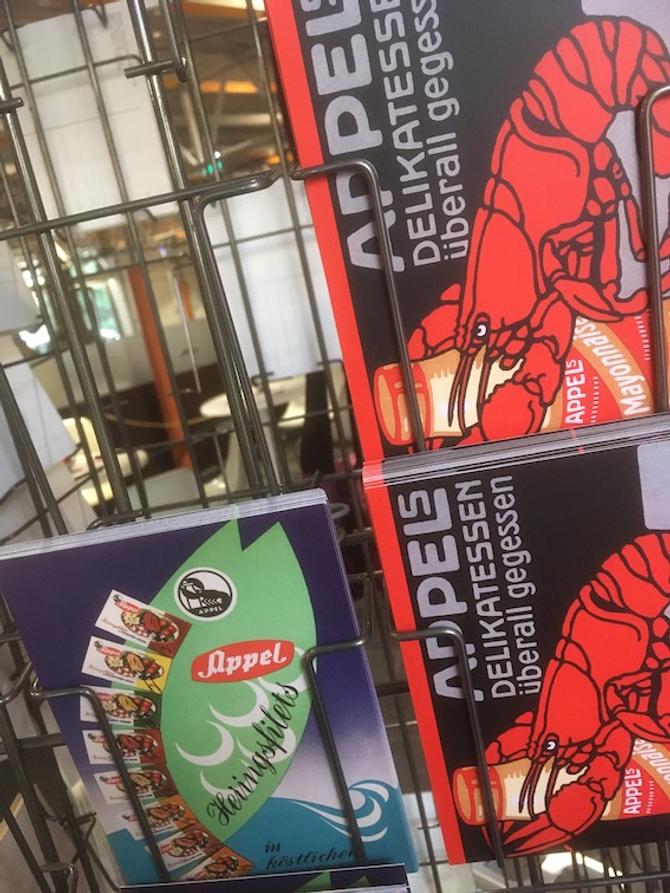 Appel Feinkost Werbepostkarten im Ständer