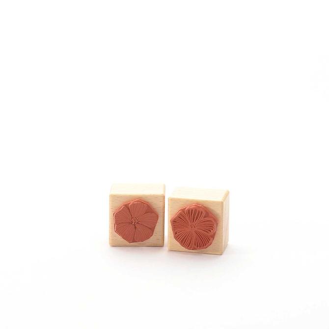 Holzstempel 2auf1 "Malvenblüten", 2 Motive auf 1 Würfel, 4x4cm 