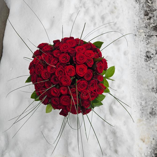 Romantik classic - rote Rosen mit  grün gebunden