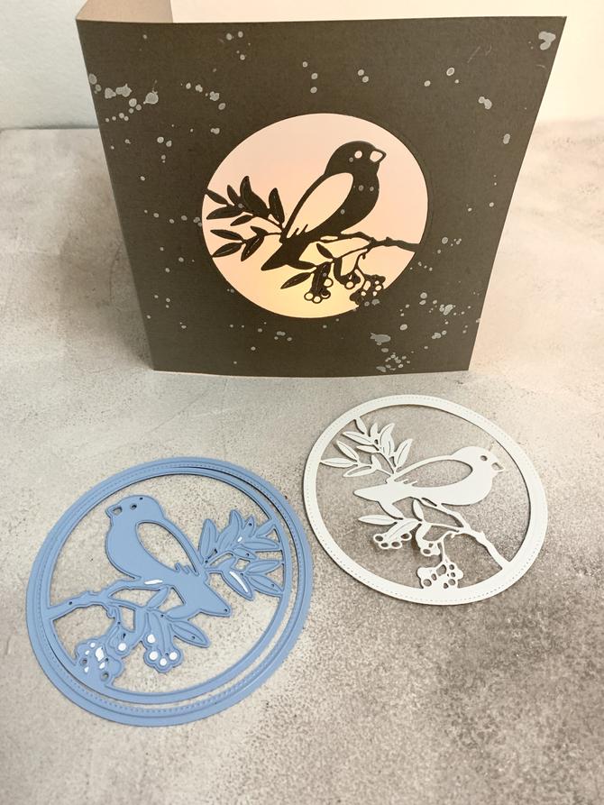 Stanzschablone Ausschnitt Vogel auf Ast, D. 10 cm,. 2-tlg.