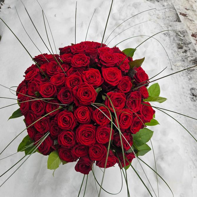 Romantik classic - rote Rosen mit  grün gebunden