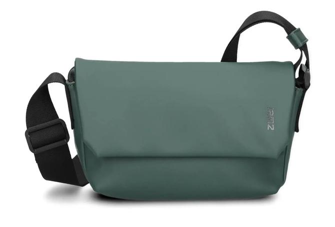 Zwei CARGO CA40 pine