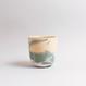 Handgefertigte Porzellan-Tasse von MK Studio mit Wellenstruktur, außen matt, innen glasiert, mit Farbverläufen aus eingefärbtem Porzellan.