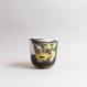 Handgefertigte Porzellan-Tasse von MK Studio mit Wellenstruktur, außen matt, innen glasiert, mit Farbverläufen aus eingefärbtem Porzellan.