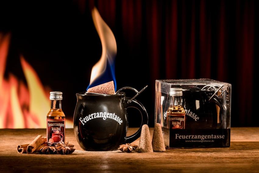 Feuerzangentasse in der Farbe Schwarz mit Rum  in Präsentbox kaufen.