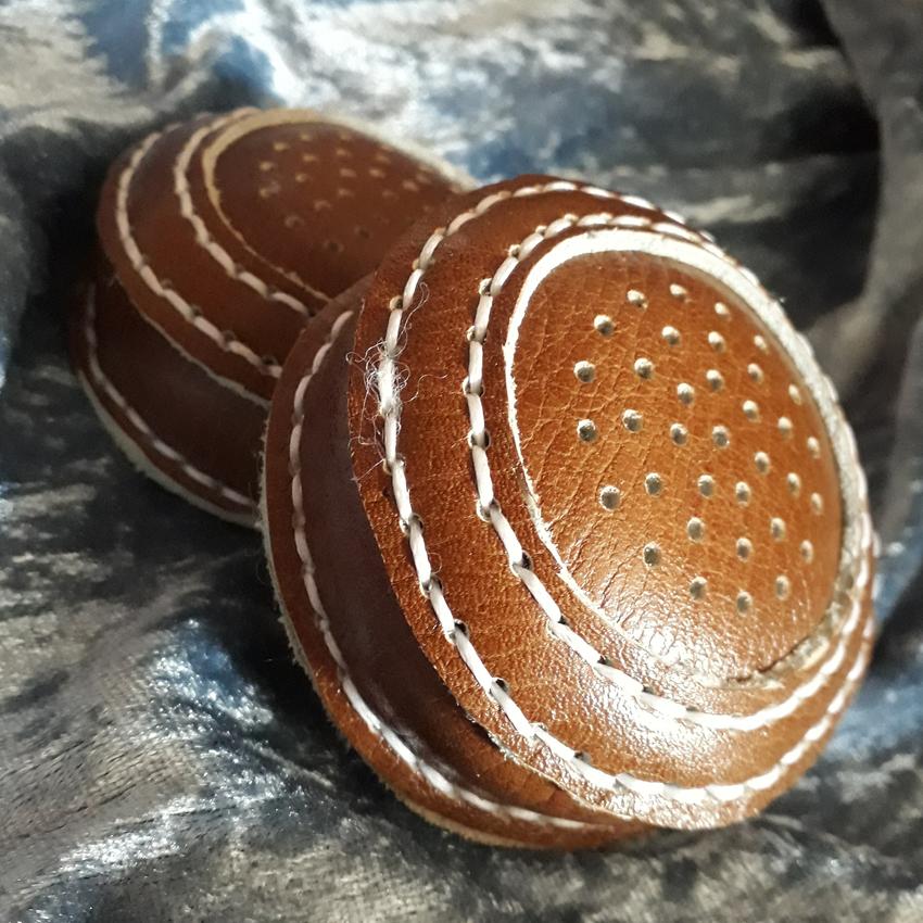 Nadelkissen aus  Rindsleder