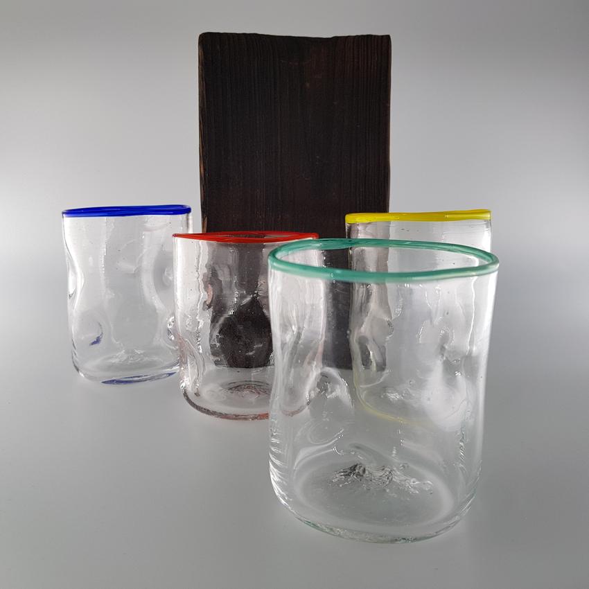 Mundgeblasenes Trinkglas aus dem Glasstudio Feuerhauch mit gruenem Rand, Flow Kollektion, Unikat, Ansicht 4