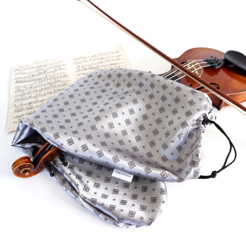 Elegante, silberfarbene Hülle für Ihre Violine - geschützt im Koffer. masuratini.
