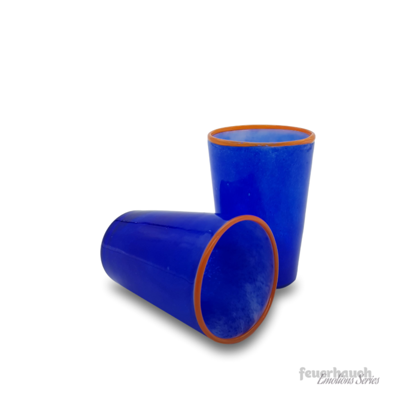 Mundgeblasenes Trinkglas aus dem Glasstudio Feuerhauch in blau und mit gelb-orangenen Rand, Unikat, Teelicht, Ansicht 3