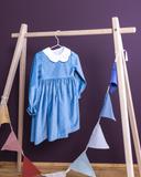 Kleid aus rauchblauem Samt