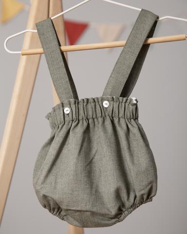 Babyträgerhose in herbstlichem grün-braun