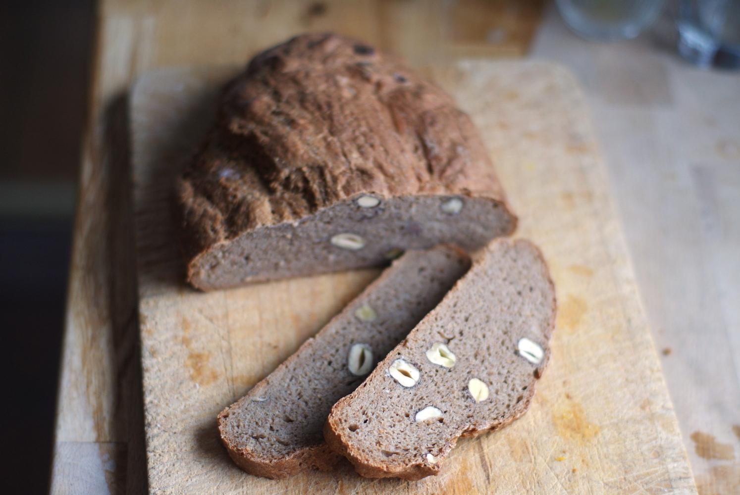 angeschnittenes Countrybrot