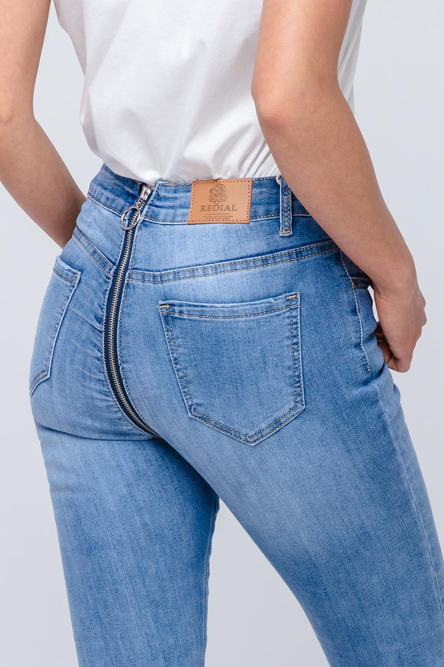 Enge Jeans mit hoher Taille und Reißverschluss