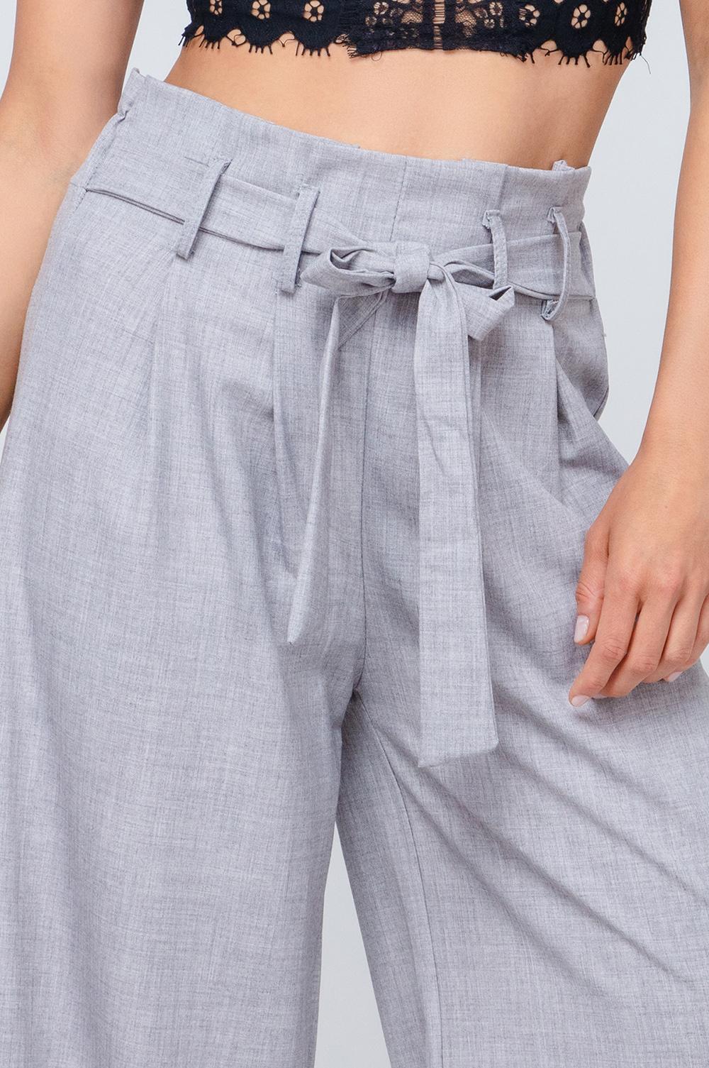 Hose mit Bindegürtel und weitem Bein