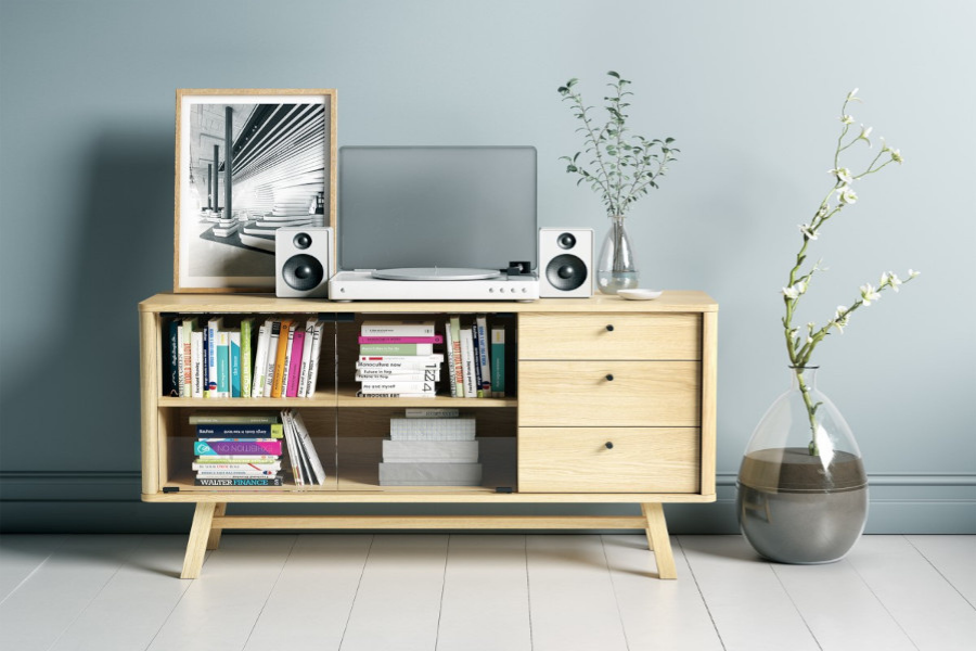 Einrichten mit Sideboards, Vitrinenschränken & Co