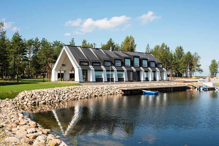Einrichtungsideen für Minimalisten - ein Hafengebäude so karg wie die Ostsee
