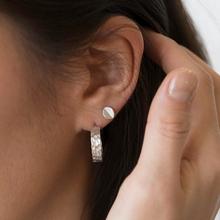 Hammered Small Hoops Ohrstecker Silber von ting goods