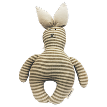 Stofftier Hase MÜMMEL – khaki/beige-gestreift von Sana Hastakala