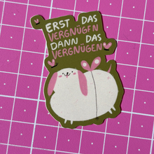 Sticker Erst das Vergnügen von Slinga Illustration von Slinga Illustration