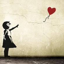 Wandtattoo BANKSY Balloon Girl HOPE,  Wandsticker Mädchen mit Herz Luftballon, Streetart Wandkunst von Urban ART Berlin