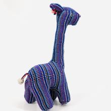 Stofftier Giraffe MANDOLO – lila/bunt von viavesto