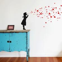 Wandtattoo MÄDCHEN MIT HERZEN SEIFENBLASEN, DIY-Motiv Wandsticker Herzen von Urban ART Berlin