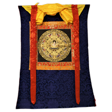 Thangka – Avalokiteshvara – Mandala  von Karsang Lama