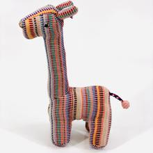 Stofftier Giraffe MANDOLO – rosa/bunt von WSDO