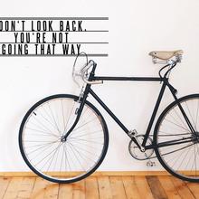 Wandtattoo Schriftzug DONT LOOK BACK Schriftzug Cinema Typo  von Urban ART Berlin