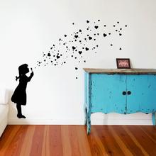 HEART BUBBLE GIRL Wandtattoo | Herzen vorgefertigt  von Urban ART Berlin