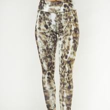 KISMET Yoga Leggings Ganga 7/8 – Animal Gold Brown von KISMET