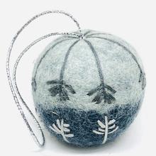 Baumschmuck Weihnachtskugeln XMAS von Sana Hastakala