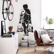 Wandtattoo BANKSY ASTRONAUT nach Einkauf, Streetart Wandsticker Astronaut Graffiti Gr. XL von Urban ART Berlin