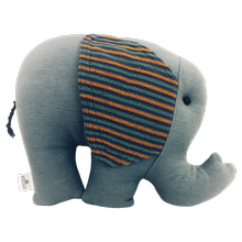 Stofftier Elefant YATTA – hellblau von Sana Hastakala