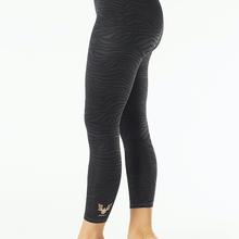 KISMET Yoga Leggings Ganga 7/8 – Anthracite Zebra von KISMET
