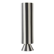 Toppu Vase High in schwarz & weiß von OYOY von OYOY