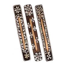 Räucherstäbchenhalter Holz mit Verzierungen von Dana